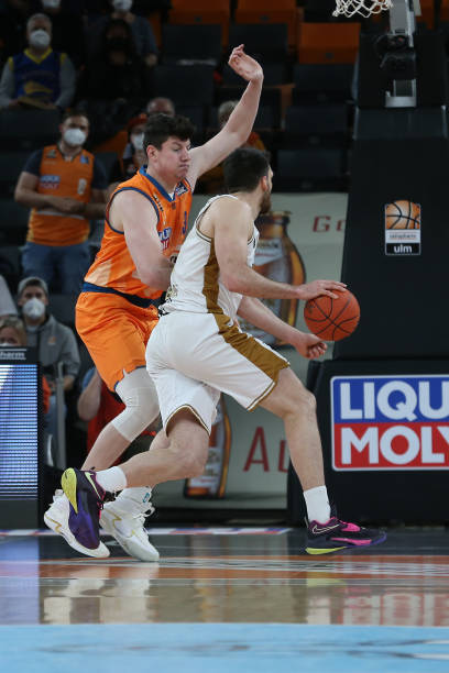 中吸引了许 中吸引了许